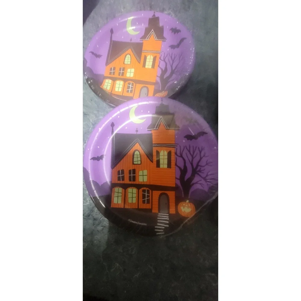 Halloween 2 sets of Plates,‎ 2 sets of MD napkins, and 1 pkg napkins